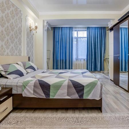 2-Ком Квартира Apartment Bishkek Bagian luar foto